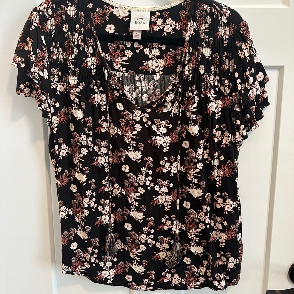 Knox Rose Black and Pink Flutter Sleeve Ruched Blouse